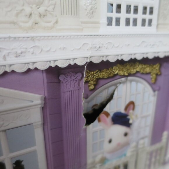 Calico Critters Elegant Town Manor Gift Set - Picture 8 of 15